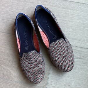Rothy’s “The Loafer” in navy and coral dot. Size 10.